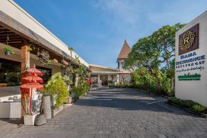 a brick walkway in front of a building at Rama Residence Seminyak in Seminyak