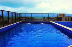 Kolam renang di atau dekat dengan Flat luxo Tambaú