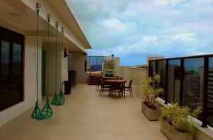 Balkoni atau teres di Flat luxo Tambaú