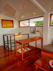 a room with a wooden table and a couch at CASA DINIS -CASA GRANDE -CENTRO DE PORTOBELo in Portobelo