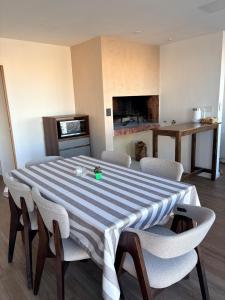 Μια τηλεόραση ή/και κέντρο ψυχαγωγίας στο Athlon Apartment +2 φωτογραφίες