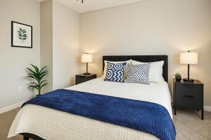 Postel nebo postele na pokoji v ubytování Downtown Sq Stadium, Casino, Rock Hall, Clinic + 14 fotografií