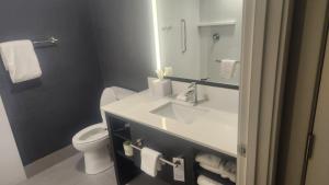 Ένα μπάνιο στο Residence Inn by Marriott