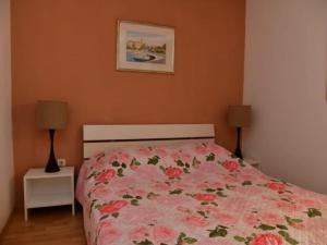 Postel nebo postele na pokoji v ubytování Two bedroom apartment A4