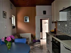 Kuchyň nebo kuchyňský kout v ubytování Two bedroom apartment A4