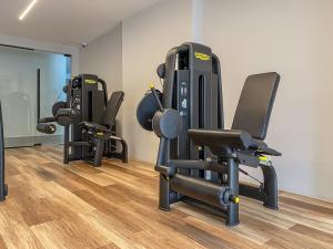 a row of exercise bikes in a gym at Luxury Retreat in Puerto Cancun with Rooftop Pool in Cancún +39 photos