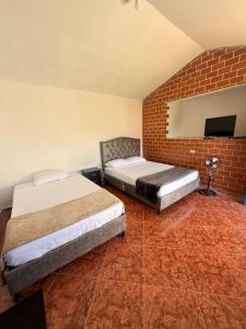 Giường trong phòng chung tại Finca hotel villa Román +31 ảnh