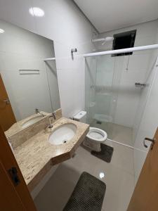 Ένα μπάνιο στο Apartamento ao lado do shopping