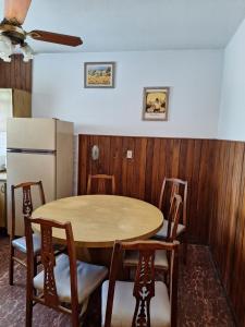 a kitchen with a table and chairs and a refrigerator at Espectacular Departamento in Rosario