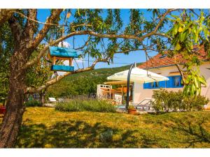 Gallery image of Villa Romansa near Split- heated pool peace, bbq in Krušvar