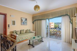 Fotografia z galérie ubytovania Sunny Breeze Deluxe Villa Near Beach, Private Pool v destinácii Kremasti