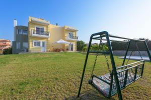 Fotografia z galérie ubytovania Sunny Breeze Deluxe Villa Near Beach, Private Pool v destinácii Kremasti