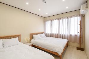 Postel nebo postele na pokoji v ubytování 코지스테이 Cozy stay