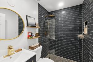 Bilik mandi di Spacious Getaway Near DC & Potomac River home
