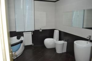 Vonios kambarys apgyvendinimo įstaigoje Tskaltubo Apartment Mirian Mepe