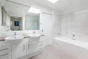 Ένα μπάνιο στο Melrose Nest - Peaceful Mount Martha Stay near Beach +34 φωτογραφίες