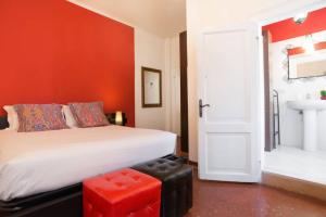 a bedroom with a bed and a bathroom with a sink at Residenza Quaggio Ca' Grimani in Venice