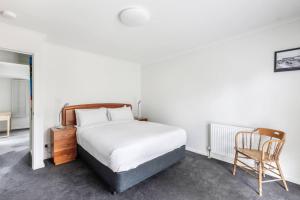 Ένα ή περισσότερα κρεβάτια σε δωμάτιο στο Melrose Nest - Peaceful Mount Martha Stay near Beach