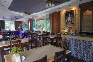 Restoran atau tempat lain untuk makan di Sirimathani Hotel +38 gambar