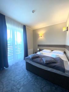 Postel nebo postele na pokoji v ubytování Hotel Sleep Wrocław