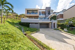 a house on a hill with a driveway at Villa Sea Esta Luxury Residence at Chaweng Noi in Koh Samui 