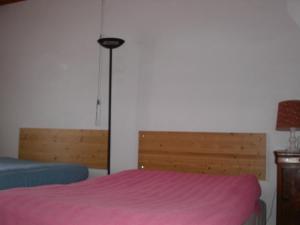 Tempat tidur dalam kamar di Gite Deux-Eaux
