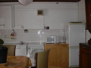 Dapur atau dapur kecil di Gite Deux-Eaux