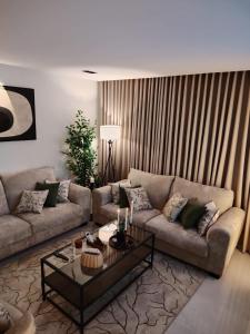 Posezení v ubytování غرفتين نوم وصاله دخول ذاتي + 7 fotografií