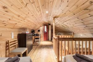 a log cabin with a wooden ceiling at Ylläs Kajo in Ylläsjärvi