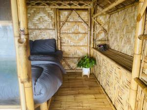 Ruang duduk di BLUMOON BAMBOO Bungalows