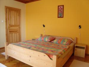 A bed or beds in a room at Viola Vendégház