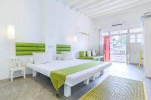 Postel nebo postele na pokoji v ubytování Itsy Hotels Red Lotus Heritage, Promenade Beach