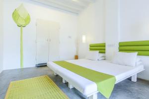 Postel nebo postele na pokoji v ubytování Itsy Hotels Red Lotus Heritage, Promenade Beach