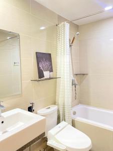 Ένα μπάνιο στο Spacious 2bedroom with Seaview