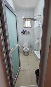 Ένα μπάνιο στο Nyali Fully Furnished Apartment +19 φωτογραφίες