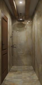 Un baño con ducha con puerta de cristal en Hotel Riva, en Venecia 1 foto más