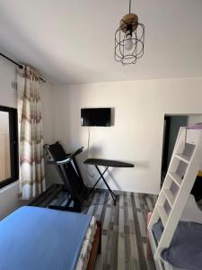 Телевізор і / або розважальний центр в Zimenji Apartments