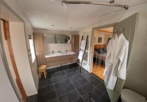 Bilik mandi di B&B Oud-Zilven