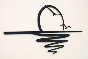 a group of birds flying around a mirror at Ferienwohnung Happynest in Bensersiel