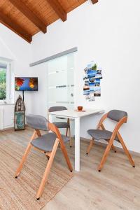 a dining room with a table and two chairs at Ferienwohnung Happynest in Bensersiel
