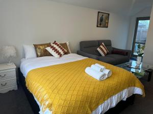 Giường trong phòng chung tại Comfort Stay Christchurch