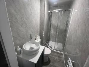 Ένα μπάνιο στο AA Sunderland Apartments