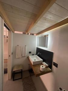 a bathroom with a sink and a mirror at Casa Terranova in Pozzallo
