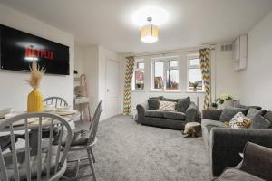 a living room with a couch and a table at North Lincs Cosy Home in Messingham
