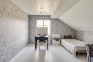 Una cama o camas en una habitación de Stora Huset