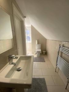 Fotografie z fotogalerie ubytování Cosy London Home with 2 Bedrooms v destinaci Plumstead