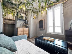 Μια τηλεόραση ή/και κέντρο ψυχαγωγίας στο Jungle Design, WiFi Fibre, 20min Paris