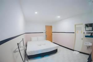 Postel nebo postele na pokoji v ubytování Mitr Inn - Phuket Old Town มิตรอินน์ ภูเก็ต เมืองเก่า 3 + 29 fotografií