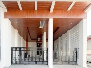 a view of the lobby of a building at Urbanview Hotel Simple near Pakuwon Mall Jogja in Seturan +30 photos