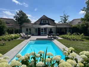 Πισίνα στο ή κοντά στο Strandvilla Kamperland